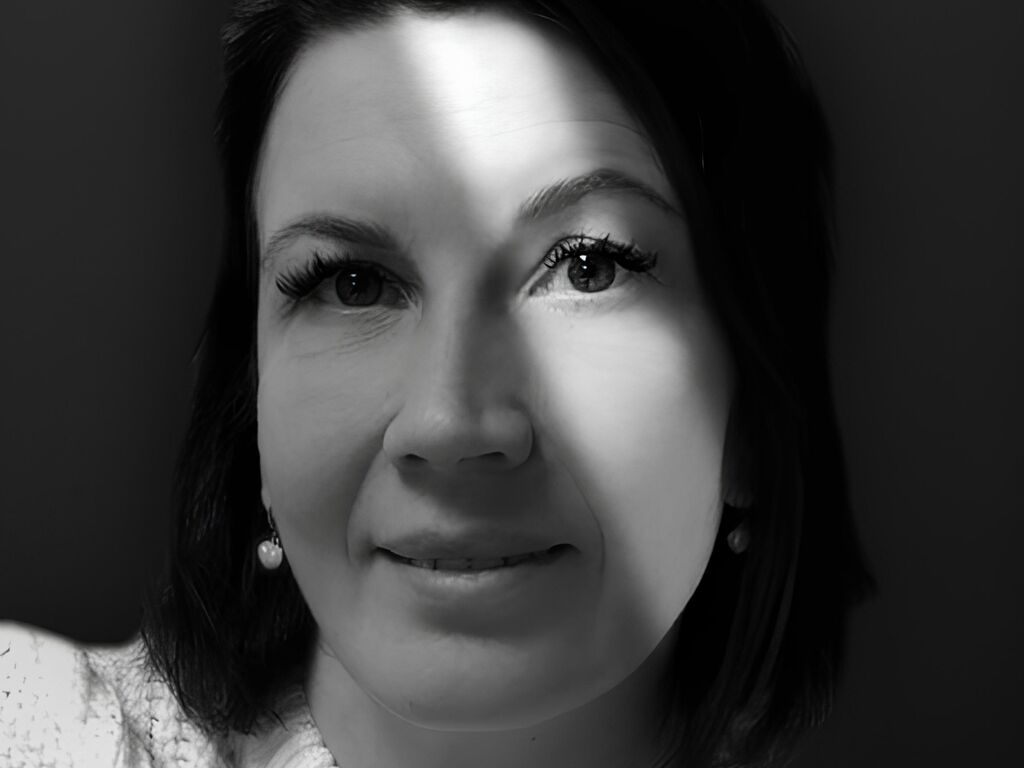 LiaReyn></p>

       
    </div>
    </div>
</div>
<div class=